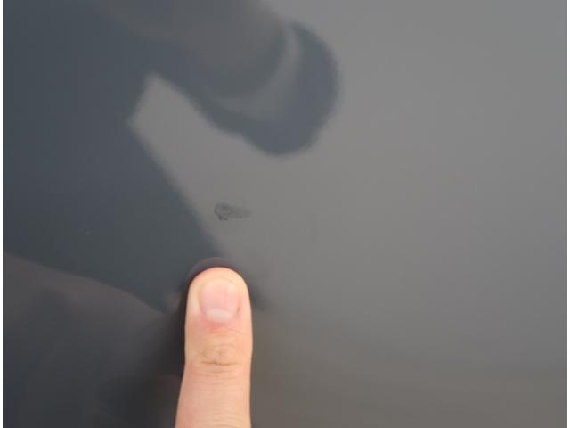 助手席側後ろドアにタッチペン跡がございます