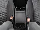 運転席と助手席の間にカップホルダー・コンソールボックス装備 運転席/助手席シートヒーター装備