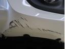助手席側フロントバンパー下に擦り傷がございます