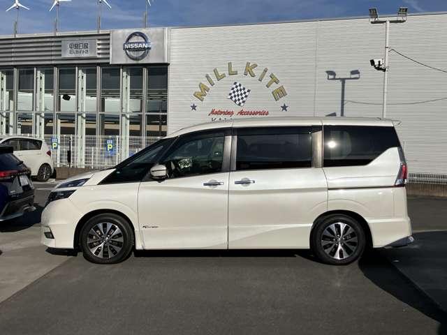 セレナ ２．０　ハイウェイスター　ナビ／ＥＴＣ／両側オートスライドドア／全周囲カ（10枚目）