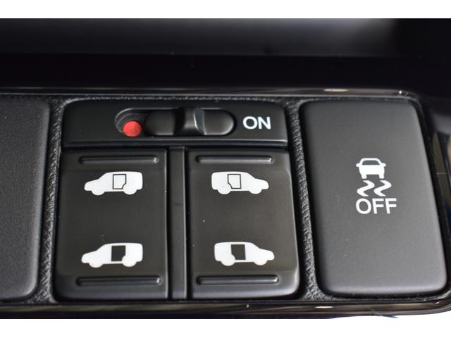 ステップワゴンスパーダ Ｚ　両側パワスラ／１０．２型リアモニター／コンフォートビューｐｋｇ／コーナリングライト／クリアテール／パドルシフト／フロントフォグ／ハーフシェイドフロントガラス／ＥＴＣ／バックカメラ／ＬＥＤルーム灯／禁煙（4枚目）