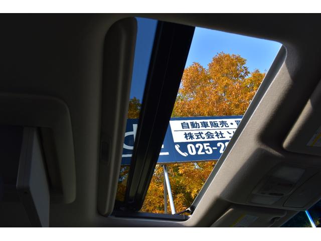 メーカーオプションの電動チルト＆スライド機構付ツインサンルーフ♪