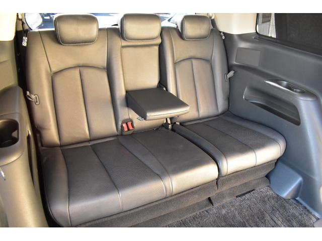 ☆３列目全体☆　３列目にもアームレストがございます♪