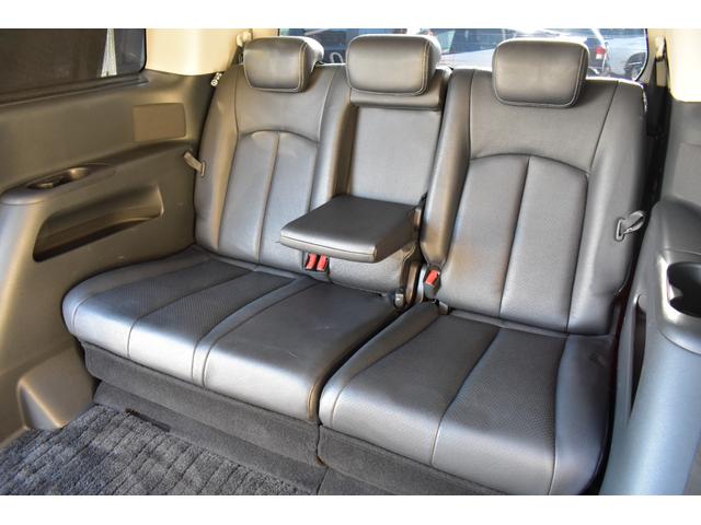 ☆３列目全体☆　３列目にもアームレストがございます♪