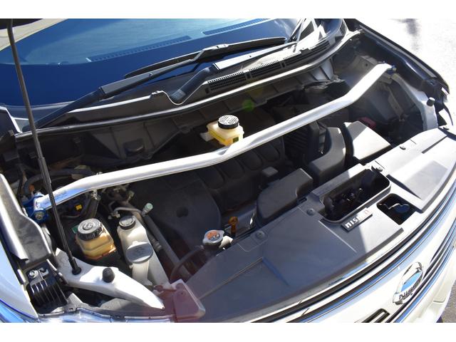 エンジンはタイミングチェーン式で各機関の調子も良好でございます♪エンジンルームにはＣＵＳＣＯ製ストラットタワーバーも装備されております♪