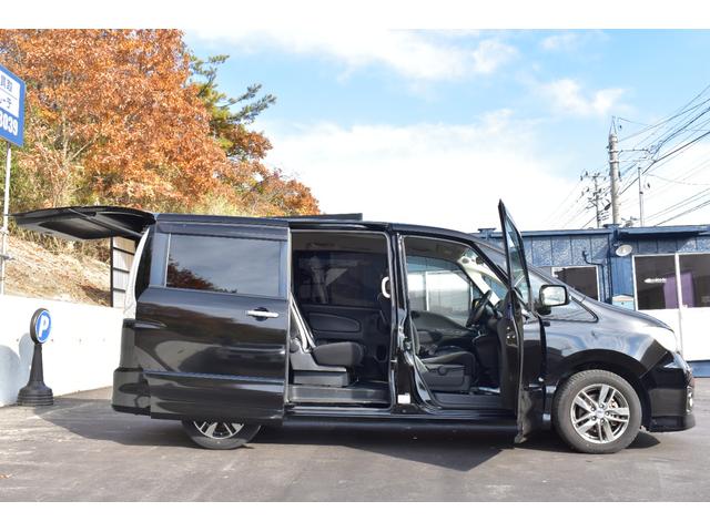 セレナ ライダー　ブラックライン　Ｓ－ハイブリッド　１０．２型フリップダウン／両側ワンタッチパワスラ／ＡＵＴＥＣＨ／ＨＫＳマフラー／Ｒｉｄｅｒエアロ／クルコン／スモークフィルム／サイドシェード／前後独立ＡＡＣ／ＨＩＤ（キセノン）ライト／フロントフォグ（12枚目）