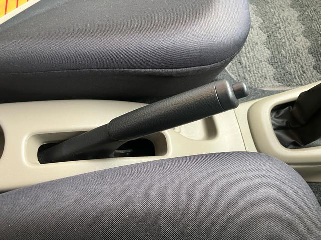 ミラ Xスペシャル ワンオーナー 4WD 5速マニュアル車 キーレスエントリー 寒冷地仕様 車検2年付き 保証付き1ヵ月1,000km CD(30枚目)