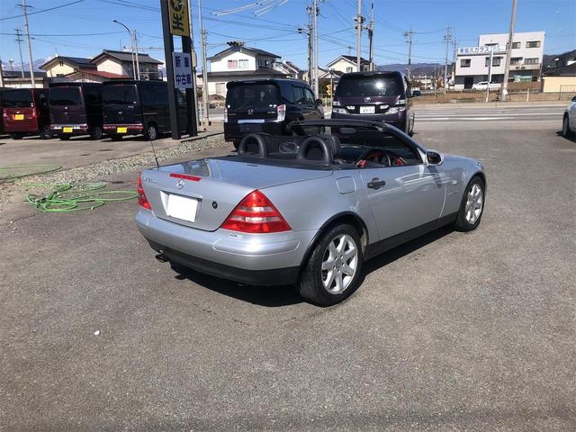 ＳＬＫ ＳＬＫ２３０コンプレッサー　右ハンドル　オープンカー　カセットデッキ　ＡＢＳ　運転席・助手席エアバッグ　エアコン　パワーウィンドウ　走行距離３．２万キロ　車検令和６年９月まで　修復歴無し　グレーＭ（8枚目）