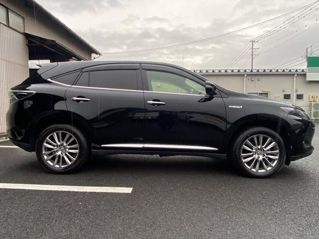 ハリアーハイブリッド プレミアム　ハイブリッド　４ＷＤ　ナビ　フルセグＴＶ　Ｂｌｕｅｔｏｏｔｈ接続　バックカメラ　ＥＴＣ　キーフリー　電動シート　サンルーフ　ハーフレザーシート　レーダークルーズコントロール　１８インチアルミ（4枚目）