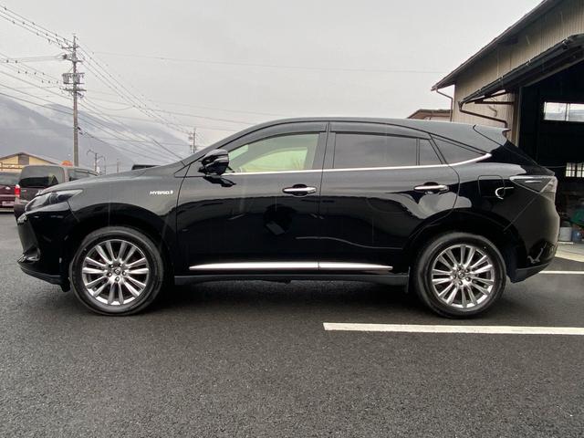 ハリアーハイブリッド プレミアム　ハイブリッド　４ＷＤ　ナビ　フルセグＴＶ　Ｂｌｕｅｔｏｏｔｈ接続　バックカメラ　ＥＴＣ　キーフリー　電動シート　サンルーフ　ハーフレザーシート　レーダークルーズコントロール　１８インチアルミ（5枚目）