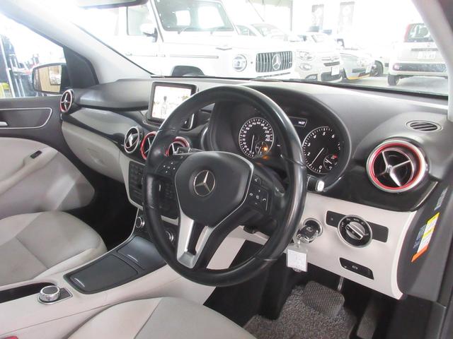 Ｂクラス Ｂ１８０　関東仕入　ターボ　純正ナビ　地デジＴＶ　クルーズコントロール　車検Ｒ８／１２　バックカメラ　Ｂｌｕｅｔｏｏｔｈ　障害物センサー　純正１６インチＡＷ　オートＨＩＤヘッドライト　ＥＴＣ　革巻きステアリング（21枚目）