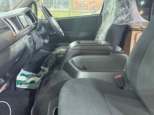 ハイエースバン フジ キャンピングカー FOCS 8人 37kmオド 4WD(4枚目)