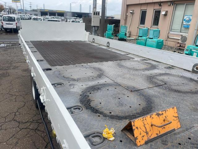 デュトロ UNIC リモコン付きセルフローダー 3.7t積載量(3枚目)