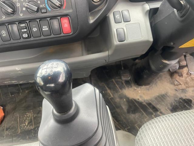 デュトロ UNIC リモコン付きセルフローダー 3.7t積載量(5枚目)