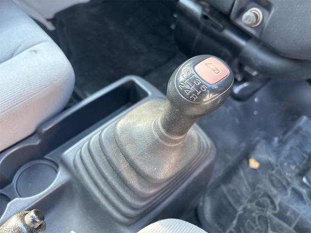 サンバートラック 営農　４ＷＤ　エアコン　パワステ　マッドタイヤ＆アルミ　ＬＥＤライト　ＥＴＣ　車検令和８年１２月（11枚目）