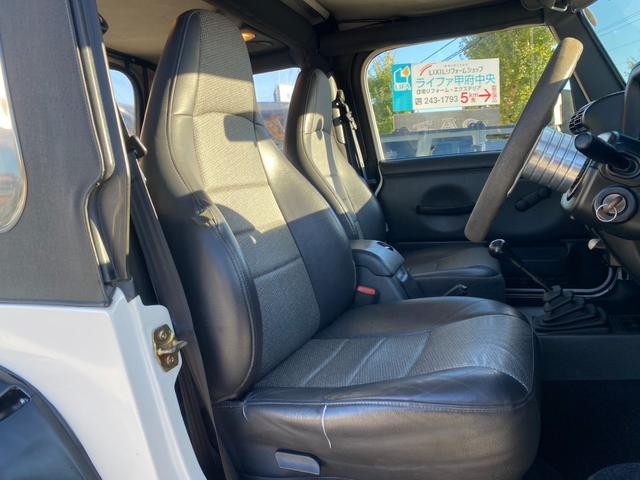 ジープ・ラングラー スポーツ 4000cc 5MT エアコン パワステ 純正オーディオ カスタム車両 プロコンプ ウォーン ダブルカルダン(25枚目)