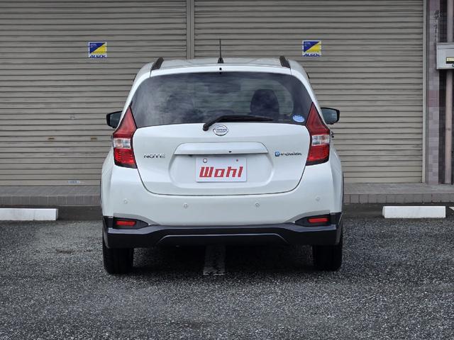 ノート ｅ－パワー　Ｘ　シーギア　社外ナビ　全周囲カメラ　デジタルインナーミラー　衝突軽減装置　ＥＴＣ　ＬＥＤヘッド　車線逸脱警報　クリアランスソナー　オートライト　スマートキー　Ｂｌｕｅｔｏｏｔｈ　純正１５インチアルミ（9枚目）