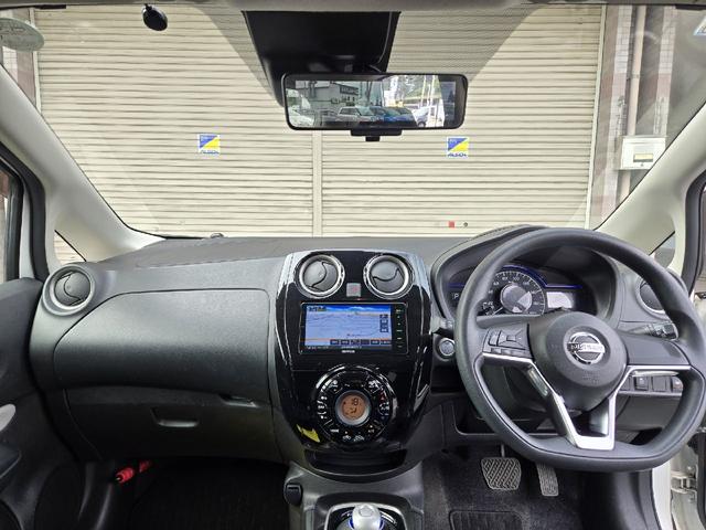 ノート ｅ－パワー　Ｘ　シーギア　社外ナビ　全周囲カメラ　デジタルインナーミラー　衝突軽減装置　ＥＴＣ　ＬＥＤヘッド　車線逸脱警報　クリアランスソナー　オートライト　スマートキー　Ｂｌｕｅｔｏｏｔｈ　純正１５インチアルミ（17枚目）