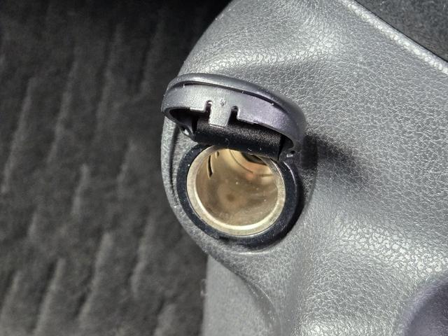 ノート ｅ－パワー　Ｘ　シーギア　社外ナビ　全周囲カメラ　デジタルインナーミラー　衝突軽減装置　ＥＴＣ　ＬＥＤヘッド　車線逸脱警報　クリアランスソナー　オートライト　スマートキー　Ｂｌｕｅｔｏｏｔｈ　純正１５インチアルミ（33枚目）