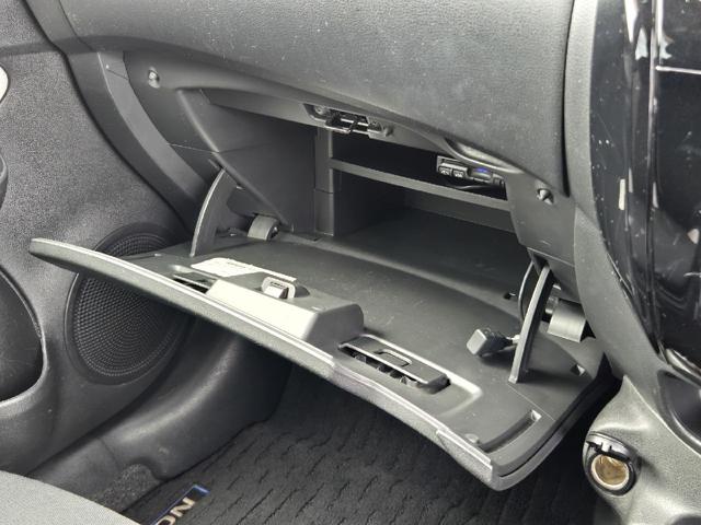 ノート ｅ－パワー　Ｘ　シーギア　社外ナビ　全周囲カメラ　デジタルインナーミラー　衝突軽減装置　ＥＴＣ　ＬＥＤヘッド　車線逸脱警報　クリアランスソナー　オートライト　スマートキー　Ｂｌｕｅｔｏｏｔｈ　純正１５インチアルミ（35枚目）