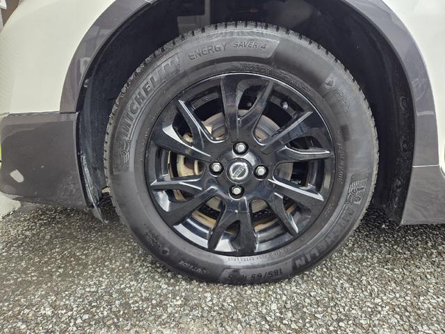 ノート ｅ－パワー　Ｘ　シーギア　社外ナビ　全周囲カメラ　デジタルインナーミラー　衝突軽減装置　ＥＴＣ　ＬＥＤヘッド　車線逸脱警報　クリアランスソナー　オートライト　スマートキー　Ｂｌｕｅｔｏｏｔｈ　純正１５インチアルミ（40枚目）