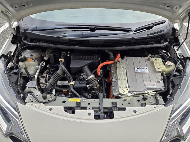 ノート ｅ－パワー　Ｘ　シーギア　社外ナビ　全周囲カメラ　デジタルインナーミラー　衝突軽減装置　ＥＴＣ　ＬＥＤヘッド　車線逸脱警報　クリアランスソナー　オートライト　スマートキー　Ｂｌｕｅｔｏｏｔｈ　純正１５インチアルミ（44枚目）