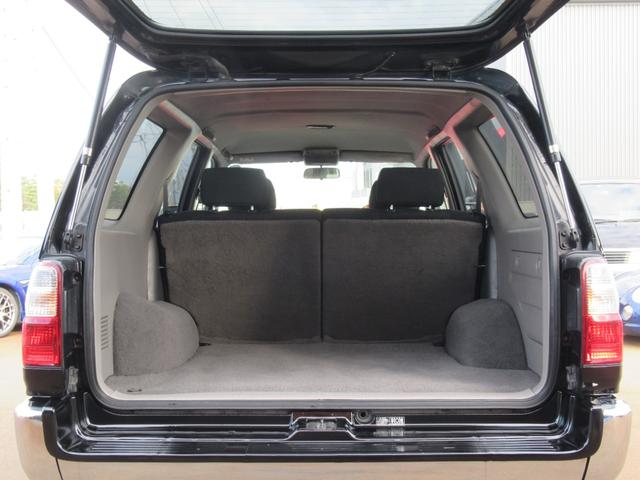 ハイラックスサーフ SSR-V ブラックナビゲーター 特別仕様車 ナロー仕様 NARDIウッドハンドル TOYOTAグリル 社外17インチAW ホワイトレター ETC キーレス(10枚目)