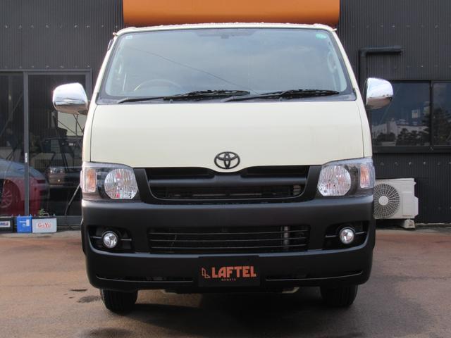 ハイエースバン ロングDX 4WD ディーゼルターボ NOx・PM法適合車 寒冷地仕様 3/6人乗 ベンチシート 社外15インチAW ホワイトレター 後席モニター バックカメラ ETC レベライザー(2枚目)