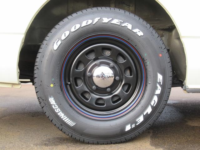ハイエースバン ロングDX 4WD ディーゼルターボ NOx・PM法適合車 寒冷地仕様 3/6人乗 ベンチシート 社外15インチAW ホワイトレター 後席モニター バックカメラ ETC レベライザー(16枚目)