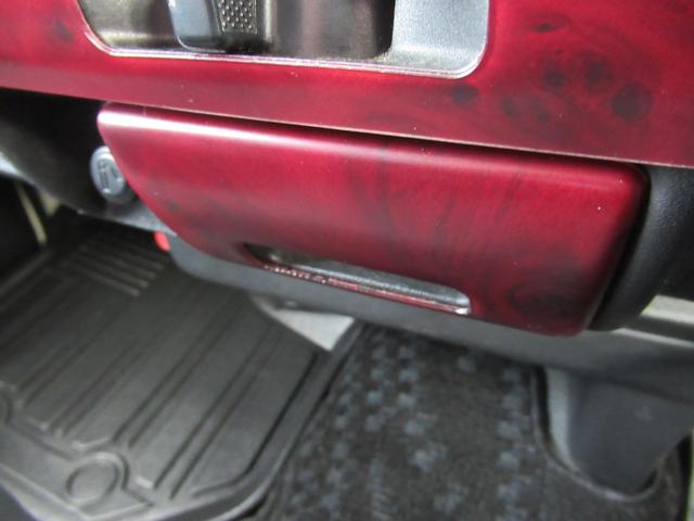 ハイエースバン ロングDX 4WD ディーゼルターボ NOx・PM法適合車 寒冷地仕様 3/6人乗 ベンチシート 社外15インチAW ホワイトレター 後席モニター バックカメラ ETC レベライザー(45枚目)