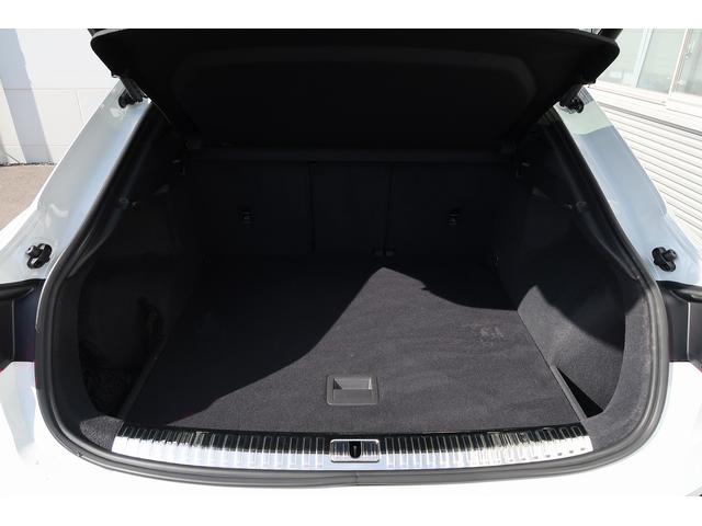 Q3スポーツバック 35TDIクワトロ Sライン TVチューナー アシスタンスパッケージ スマートフォンインターフェース プライバシーガラス プラスパッケージ ベーシックパッケージ ワイヤレスチャージング(8枚目)