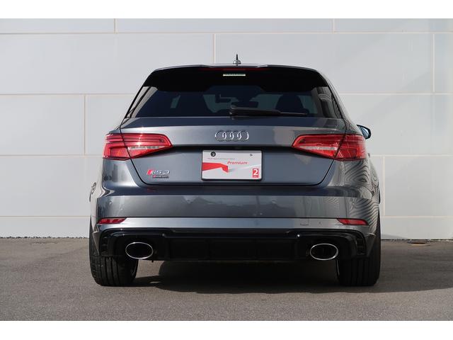 ＲＳ３スポーツバック ベースグレード　ＲＳデザインパッケージ　ＲＳスポーツシート　アウディマグネティックライド　レッドキャリパー　　ファインナッパレザー　　ブラックスタイリングパッケージ　マトリクスＬＥＤ（5枚目）