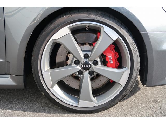 ＲＳ３スポーツバック ベースグレード　ＲＳデザインパッケージ　ＲＳスポーツシート　アウディマグネティックライド　レッドキャリパー　　ファインナッパレザー　　ブラックスタイリングパッケージ　マトリクスＬＥＤ（7枚目）