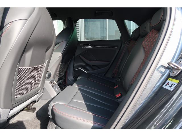 ＲＳ３スポーツバック ベースグレード　ＲＳデザインパッケージ　ＲＳスポーツシート　アウディマグネティックライド　レッドキャリパー　　ファインナッパレザー　　ブラックスタイリングパッケージ　マトリクスＬＥＤ（10枚目）