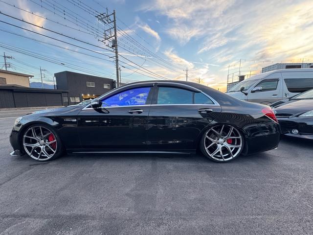 Sクラス S300h AMGライン S63後期仕様 社外カーボンフロント 社外カーボンバンパーダクト 22インチホイール アンビエントライト フロントゴーストフィルム ロワリングキット(10枚目)