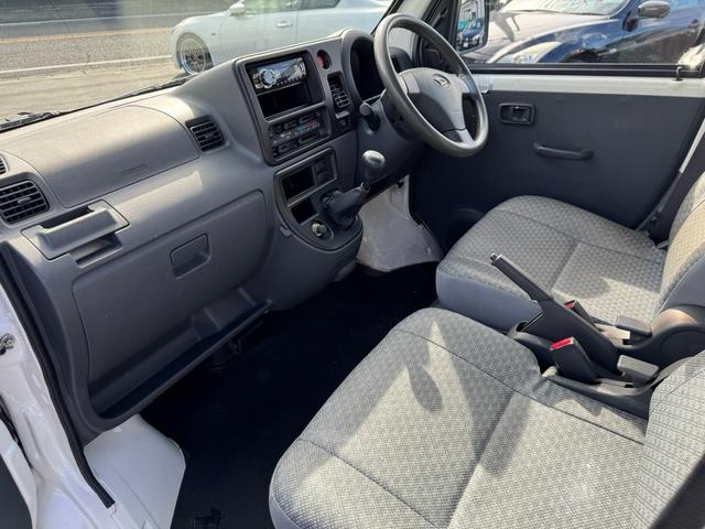 ハイゼットカーゴ 　ＭＴ　４ＷＤ　オーディオ　スタッドレス（18枚目）