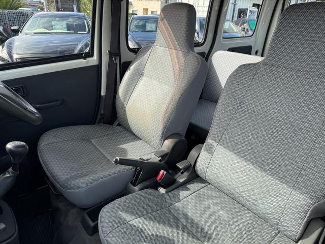 ハイゼットカーゴ 　ＭＴ　４ＷＤ　オーディオ　スタッドレス（19枚目）