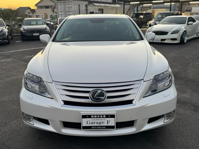 ＬＳ ＬＳ６００ｈ　バージョンＳ　Ｉパッケージ　純正マルチ　サンルーフ　クルーズコントロール　マークレビンソン　レザーシート　２１インチホイール　エアサスコントローラー　シートヒーター　ステアリングヒーター（2枚目）