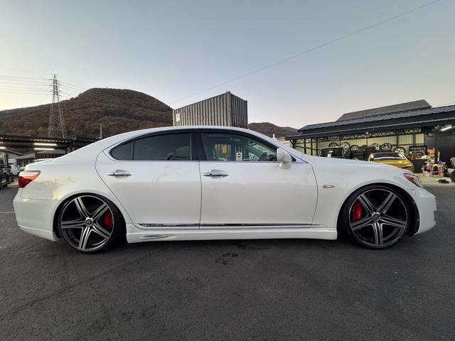 ＬＳ ＬＳ６００ｈ　バージョンＳ　Ｉパッケージ　純正マルチ　サンルーフ　クルーズコントロール　マークレビンソン　レザーシート　２１インチホイール　エアサスコントローラー　シートヒーター　ステアリングヒーター（6枚目）