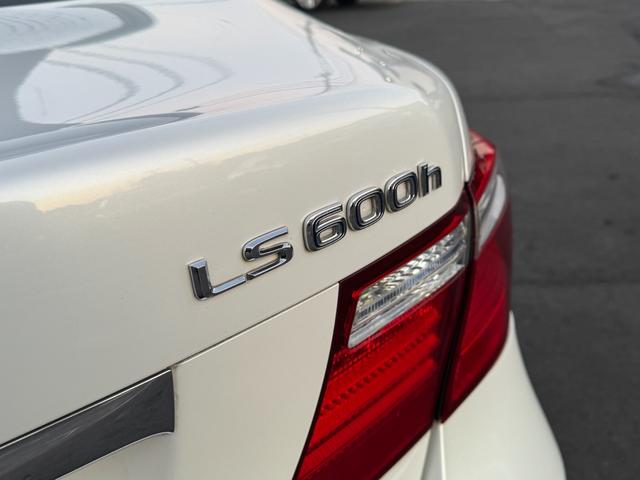 ＬＳ ＬＳ６００ｈ　バージョンＳ　Ｉパッケージ　純正マルチ　サンルーフ　クルーズコントロール　マークレビンソン　レザーシート　２１インチホイール　エアサスコントローラー　シートヒーター　ステアリングヒーター（12枚目）