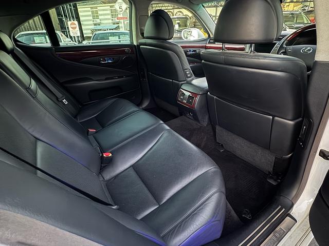 ＬＳ ＬＳ６００ｈ　バージョンＳ　Ｉパッケージ　純正マルチ　サンルーフ　クルーズコントロール　マークレビンソン　レザーシート　２１インチホイール　エアサスコントローラー　シートヒーター　ステアリングヒーター（14枚目）