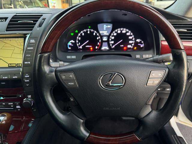 ＬＳ ＬＳ６００ｈ　バージョンＳ　Ｉパッケージ　純正マルチ　サンルーフ　クルーズコントロール　マークレビンソン　レザーシート　２１インチホイール　エアサスコントローラー　シートヒーター　ステアリングヒーター（17枚目）