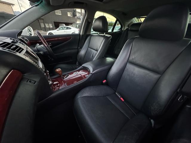 ＬＳ ＬＳ６００ｈ　バージョンＳ　Ｉパッケージ　純正マルチ　サンルーフ　クルーズコントロール　マークレビンソン　レザーシート　２１インチホイール　エアサスコントローラー　シートヒーター　ステアリングヒーター（21枚目）
