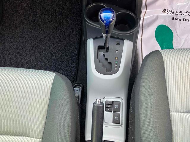 アクア Ｓ　ＥＴＣ　バックカメラ　ＴＶ　アルミホイール　オートライト　ヘッドライトウォッシャー　スマートキー　電動格納ミラー　シートヒーター　ＣＶＴ　衝突安全ボディ　ＡＢＳ　ＥＳＣ　ＣＤ　Ｂｌｕｅｔｏｏｔｈ（5枚目）