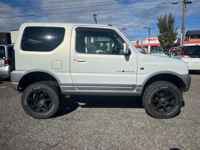 ジムニー ランドベンチャー MT車・ナビ・TV・Bluetoothオーディオ・ETC・パートタイム4WD 高低二段切替式 (後輪駆動ベース)・インタークーラーターボ・取説・メンテナンスノート(4枚目)