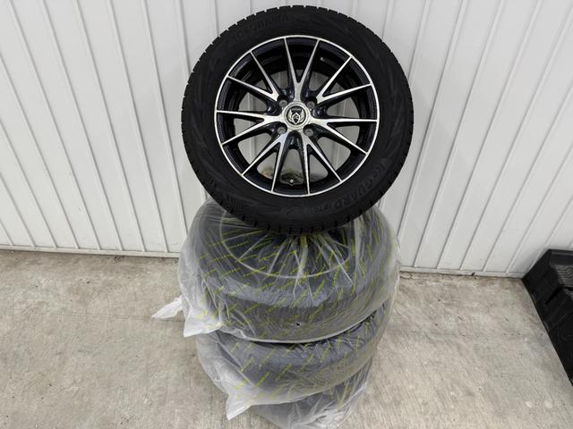シャトル ハイブリッドＸ　ホンダセンシング／４ＷＤ／買取直販／　／寒冷地仕様／夏タイヤ２０２３年製／冬タイヤ付／前後ドラレコ／レザー調シートカバー／社外ナビ／フルセグ／ＢＴ／ＣＤ／ＤＶＤ／ＥＴＣ／Ｂカメラ／ハーフレザーシート／シートヒーター／ワイパーデアイサー（6枚目）