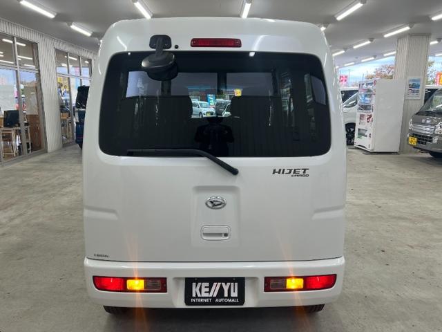 ハイゼットカーゴ クルーズリミテッド禁煙車/4WD/MT/リアヒーター CD/ブルートゥース/USB/LEDヘッドライト/電動格納ミラー/パワーウインドウ/後席セパレートシート/純正ラバーマット/マッドフラップ/キーレスエントリー/スペアキー/取扱説明書(7枚目)