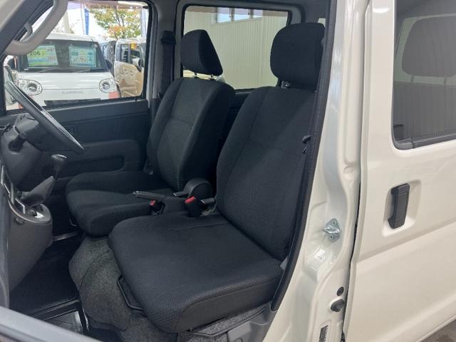 ハイゼットカーゴ クルーズリミテッド禁煙車/4WD/MT/リアヒーター CD/ブルートゥース/USB/LEDヘッドライト/電動格納ミラー/パワーウインドウ/後席セパレートシート/純正ラバーマット/マッドフラップ/キーレスエントリー/スペアキー/取扱説明書(16枚目)