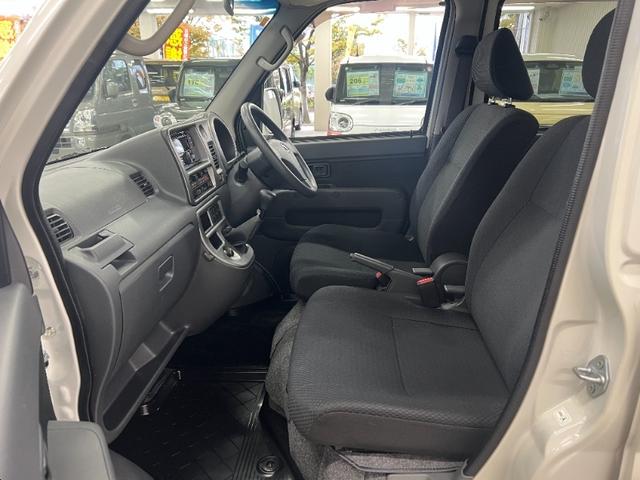 ハイゼットカーゴ クルーズリミテッド禁煙車/4WD/MT/リアヒーター CD/ブルートゥース/USB/LEDヘッドライト/電動格納ミラー/パワーウインドウ/後席セパレートシート/純正ラバーマット/マッドフラップ/キーレスエントリー/スペアキー/取扱説明書(18枚目)