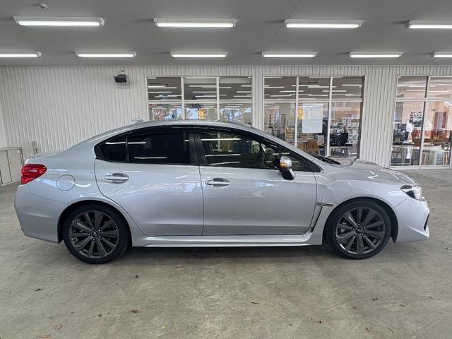 WRX S4 2.0GTアイサイト/大阪仕入/後期型/デカナビ8インチナビ /コーナーセンサー/ブルートゥース/ETC/禁煙車/バックカメラ/12セグ/ドラレコ/LEDライト/電動シート/ACC/記録簿・取説有/CD・DVD/オートライト・ハイビーム/ブレーキホールド(10枚目)